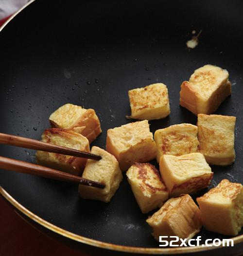 用鸡蛋和土司做营养美味的早中餐