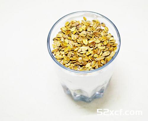 热烤无花果佐燕麦酸奶红酒糖蜜
