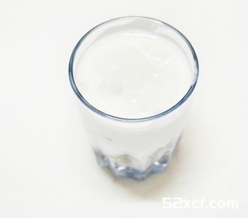 热烤无花果佐燕麦酸奶红酒糖蜜