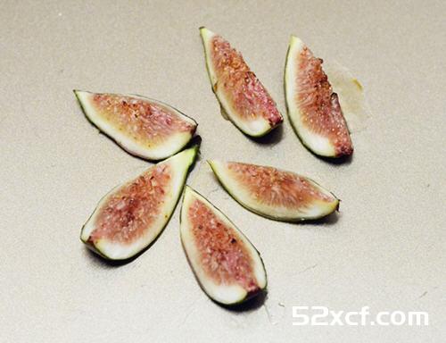 热烤无花果佐燕麦酸奶红酒糖蜜