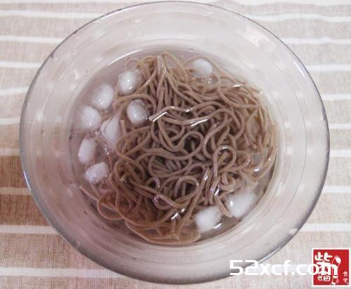 三个步骤轻松完成荞麦面的做法