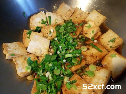 酱烧蒜苗煎豆腐的做法