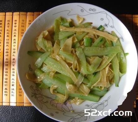 黄瓜炒油皮的做法