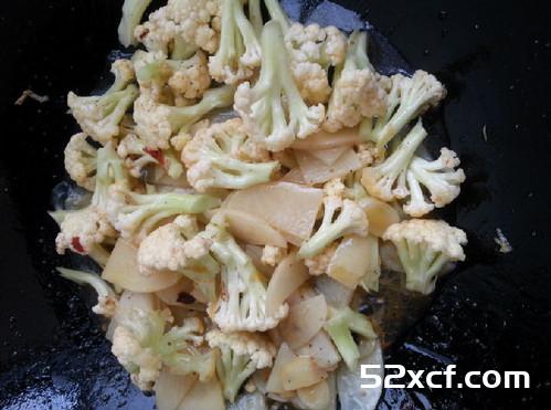 彩椒花菜炒土豆片的做法