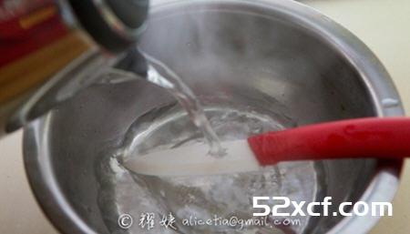 皮蛋怎么切不粘刀？切皮蛋不粘刀小窍门图解