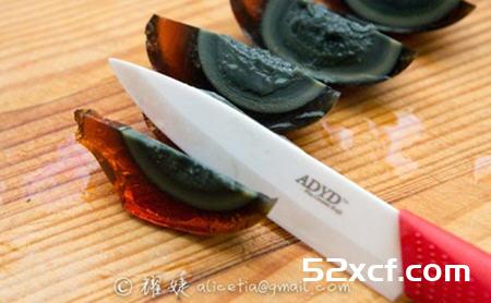 皮蛋怎么切不粘刀？切皮蛋不粘刀小窍门图解