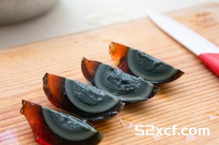 皮蛋怎么切不粘刀？切皮蛋不粘刀小窍门图解