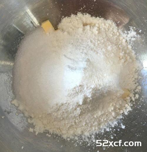 黄桃李子派的做法