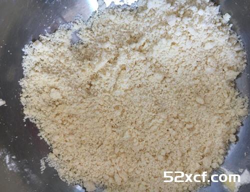 黄桃李子派的做法