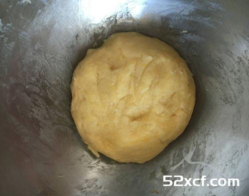 黄桃李子派的做法