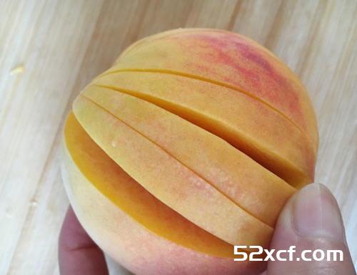 黄桃李子派的做法