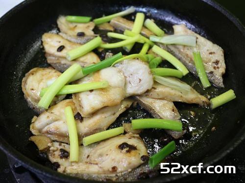 豆鼓葱烧鱼片的做法