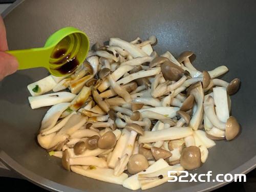 奶油酱烧鲜双菇的做法