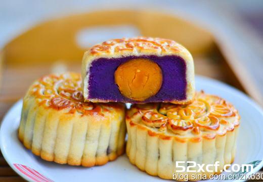 紫薯蛋黄月饼的做法