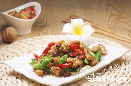 酱爆核桃鸡丁的做法