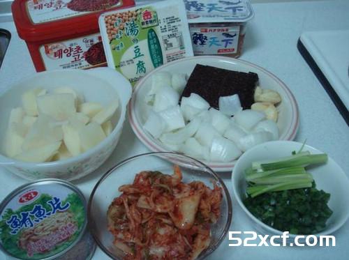 鲔鱼泡菜锅的做法