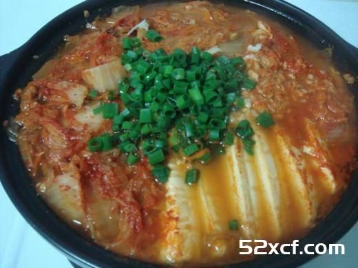 鲔鱼泡菜锅的做法