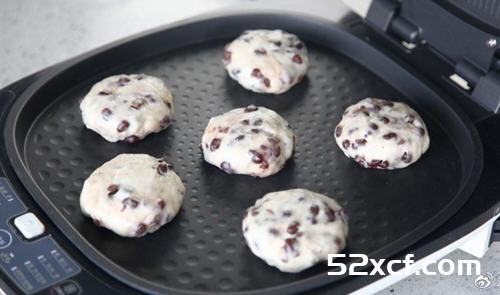 电瓶铛奶香红豆饼的做法_君之教你如何用电瓶铛做奶香红豆饼-我爱下厨房