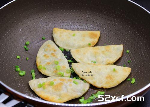 鲜肉香葱煎饼的做法
