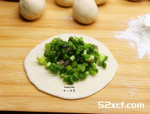 鲜肉香葱煎饼的做法
