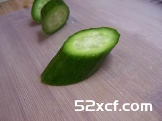 怎样把黄瓜切成菱形图文教程