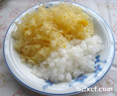 海底椰银耳雪梨糖水的做法