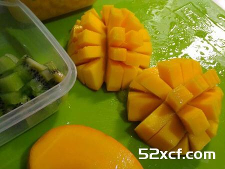 自制夏日水果饮料的做法