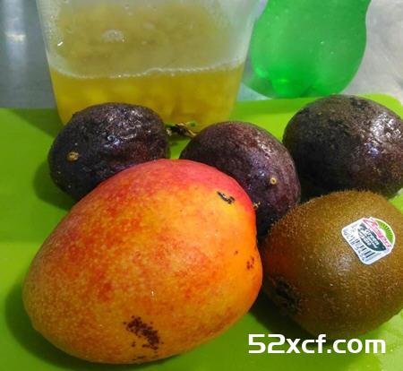 自制夏日水果饮料的做法