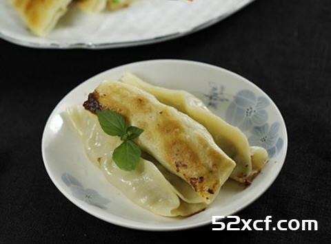 莲藕肉馅锅贴的做法