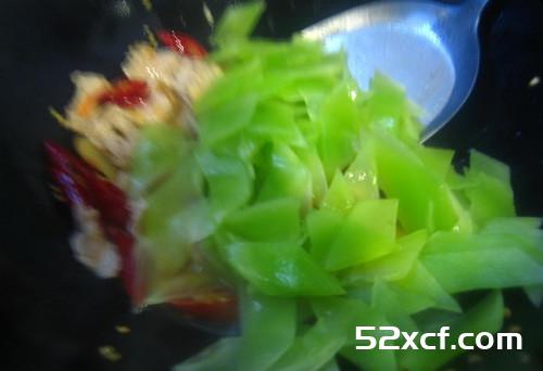 下饭菜：泡椒青笋炒肉片