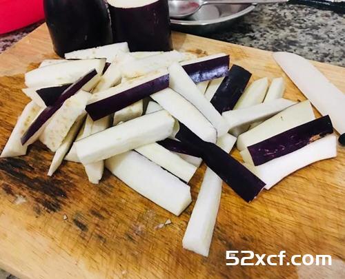 正宗饭店里边的鱼香茄子