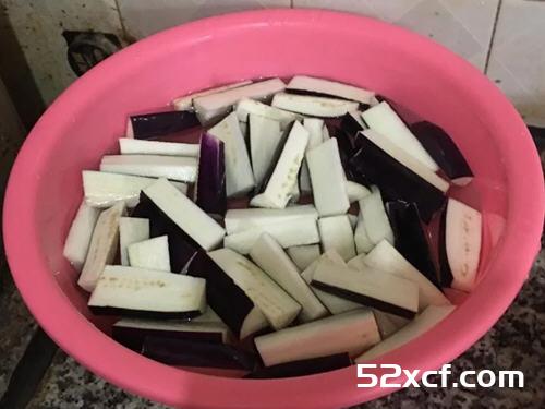 正宗饭店里边的鱼香茄子