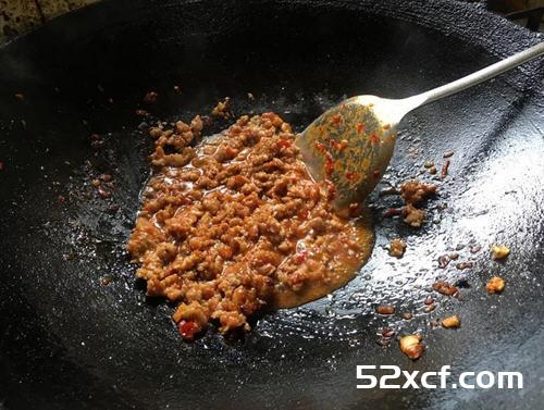 正宗饭店里边的鱼香茄子