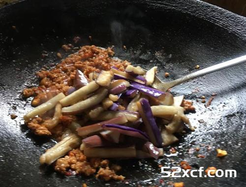 正宗饭店里边的鱼香茄子