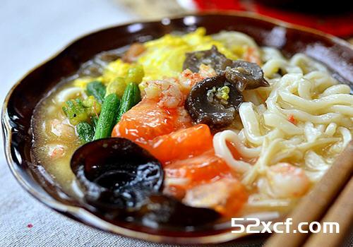 海参虾仁面的做法