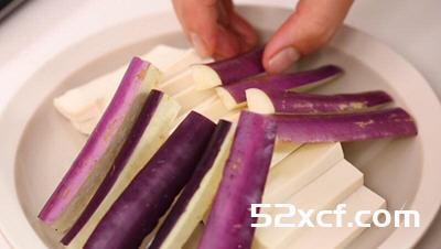 剁椒蒸茄子豆腐的做法