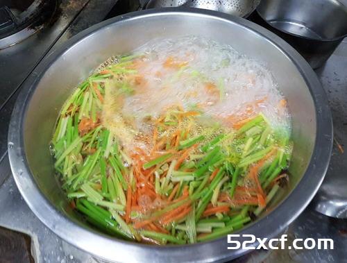 凉拌腌熏豆皮的做法