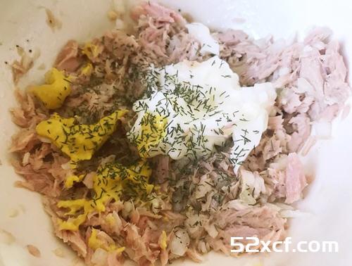 低卡轻食的红黄甜椒镶鲔鱼做法