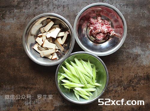 豆干芹菜炒肉片的做法