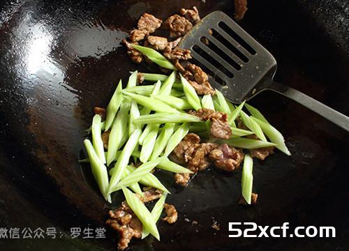 豆干芹菜炒肉片的做法