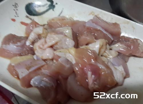 蒜味鸡肉饭的做法