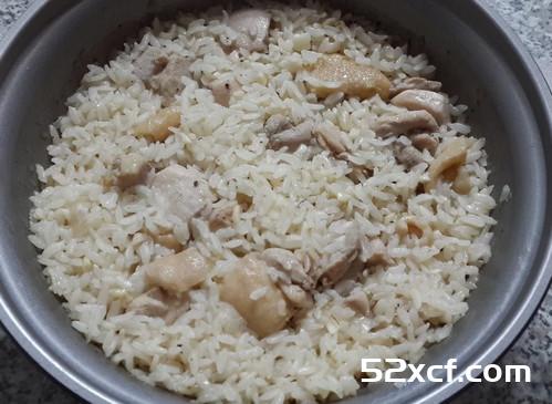 蒜味鸡肉饭的做法