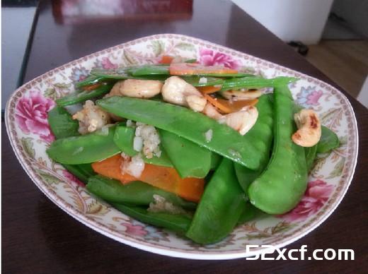 腰果胡萝卜炒荷兰豆的做法
