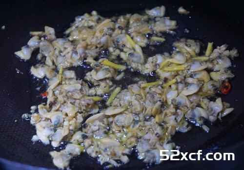 韭菜蚬肉生菜包的做法