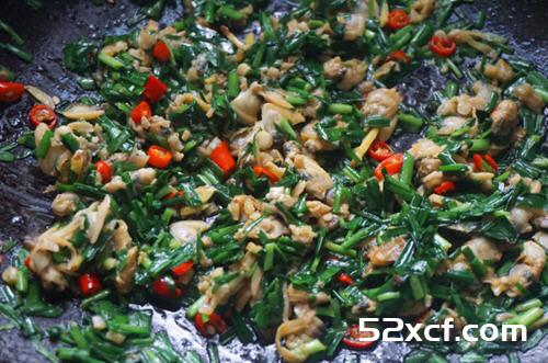 韭菜蚬肉生菜包的做法