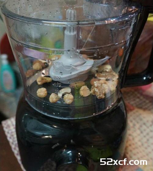 综合坚果牛奶的做法
