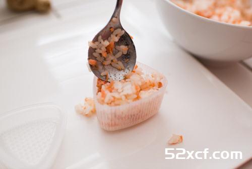 焗烤起司鲑鱼饭团的做法