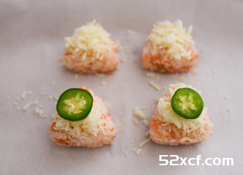 焗烤起司鲑鱼饭团的做法