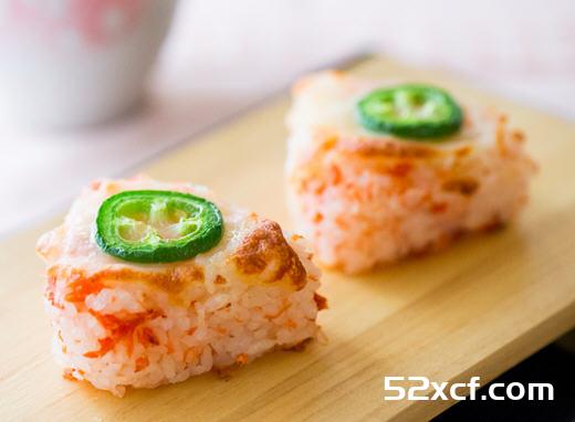 焗烤起司鲑鱼饭团的做法