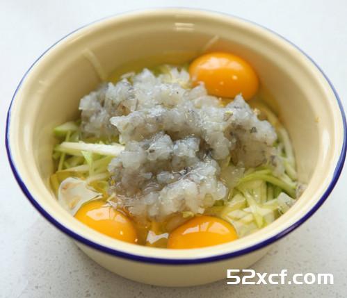 鲜虾西葫芦蛋饼的做法